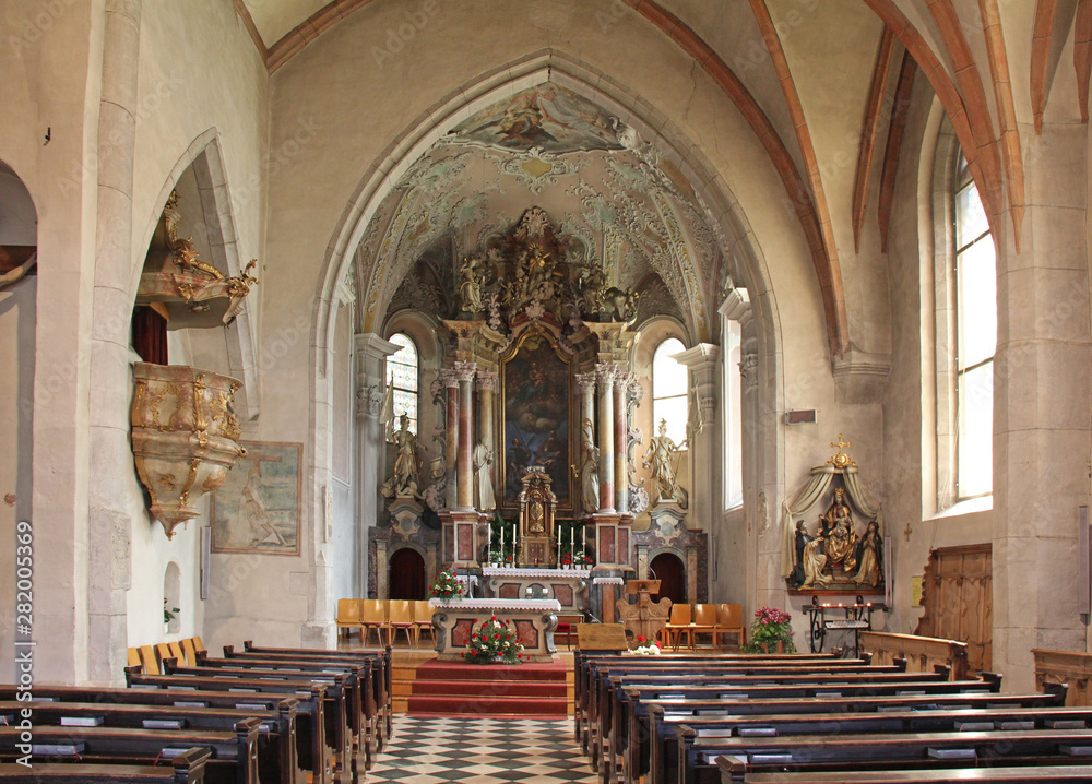 navata e presbiterio della chiesa parrocchiale di San Zeno a Naturno