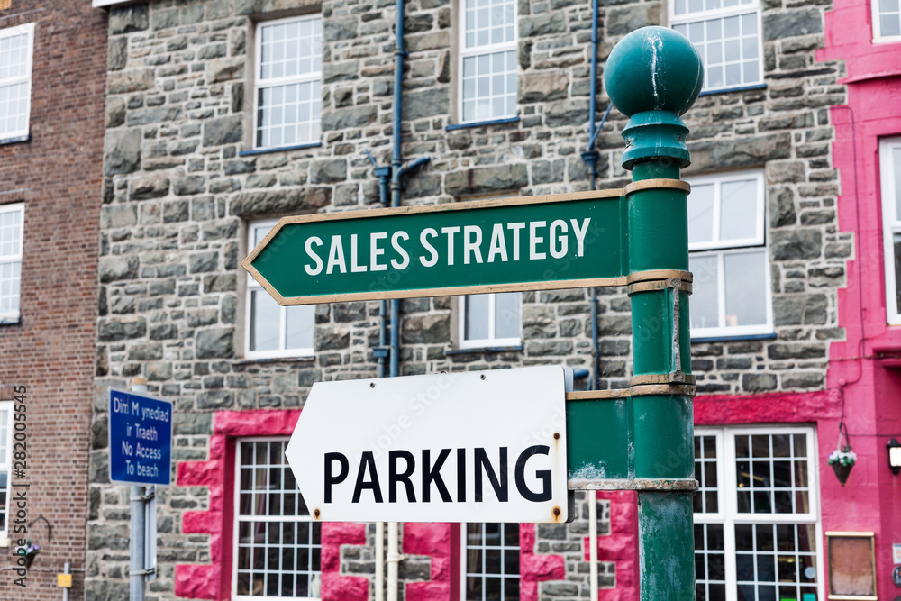Obraz premium Conceptual hand writing showing Sales Strategy. Concept meaning Plan for reaching and selling to your target market Marketing Advertisement concept with empty copy space on the road sign