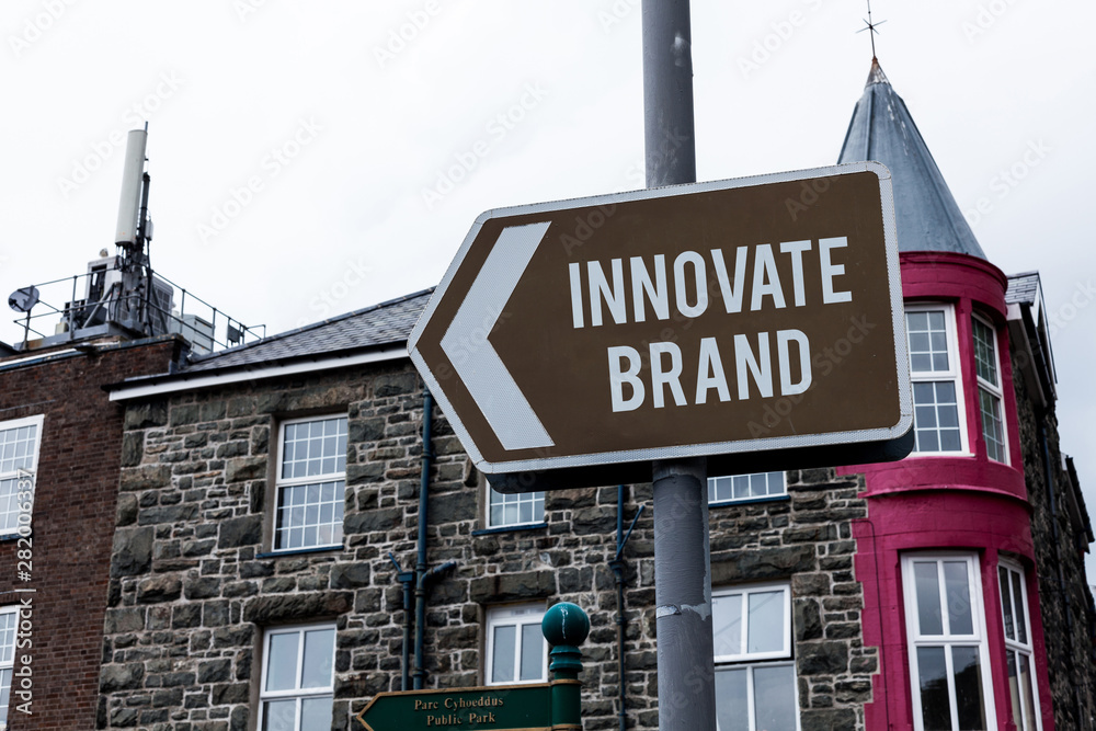 Obraz premium Text sign showing Innovate Brand. Business photo showcasing significant to innovate products, services and more Empty street signs on the crossroads with blank copy space