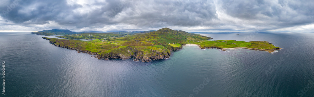 Mucross Head is a small peninsula about 10km west of Killybegs in County Donegal in north-west Ireland and contains a popular rock-climbing area, noted for its unusual horizontally layered structure Mucross Head is a small peninsula about 10km west of Killybegs in County Donegal in north-west Ireland and contains a popular rock-climbing area, noted for its unusual horizontally layered structure