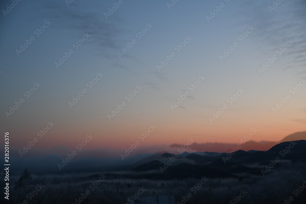 Fototapeta premium 夜明け 摩周湖