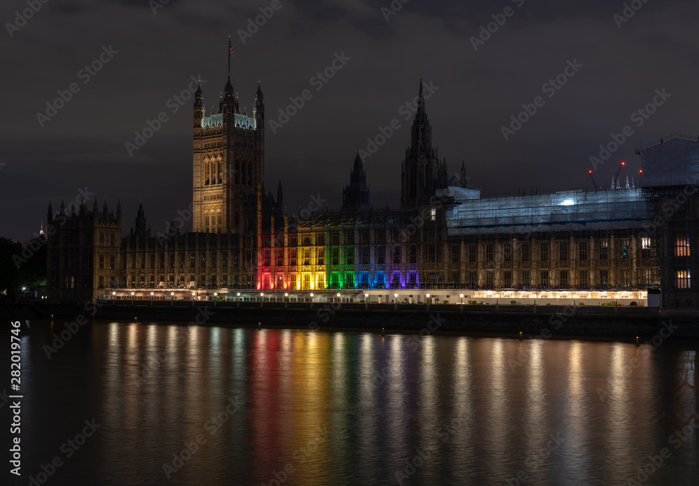 Naklejka premium big ben and houses of parliament at night