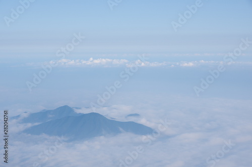 雲海と山 © TeTsumi