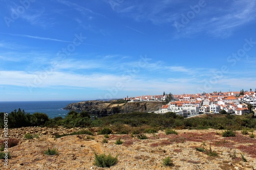 Côte atlantique à Zambujeira au Portugal vue sur l'océan à partir des falaises © Nadge