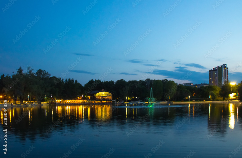 Obraz premium Night views of the central park of culture and rest in Ufa