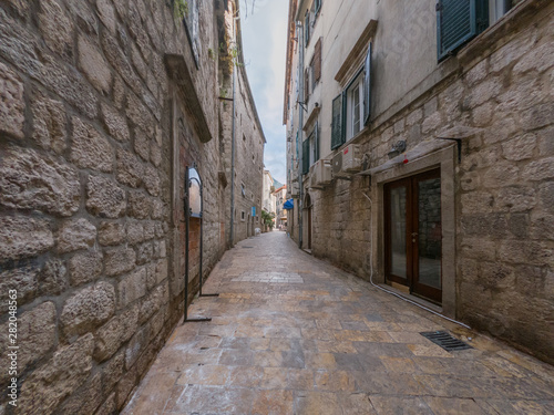 Fototapeta Naklejka Na Ścianę i Meble -  Beautiful narrow streets of old town Kotor, Montenegro.