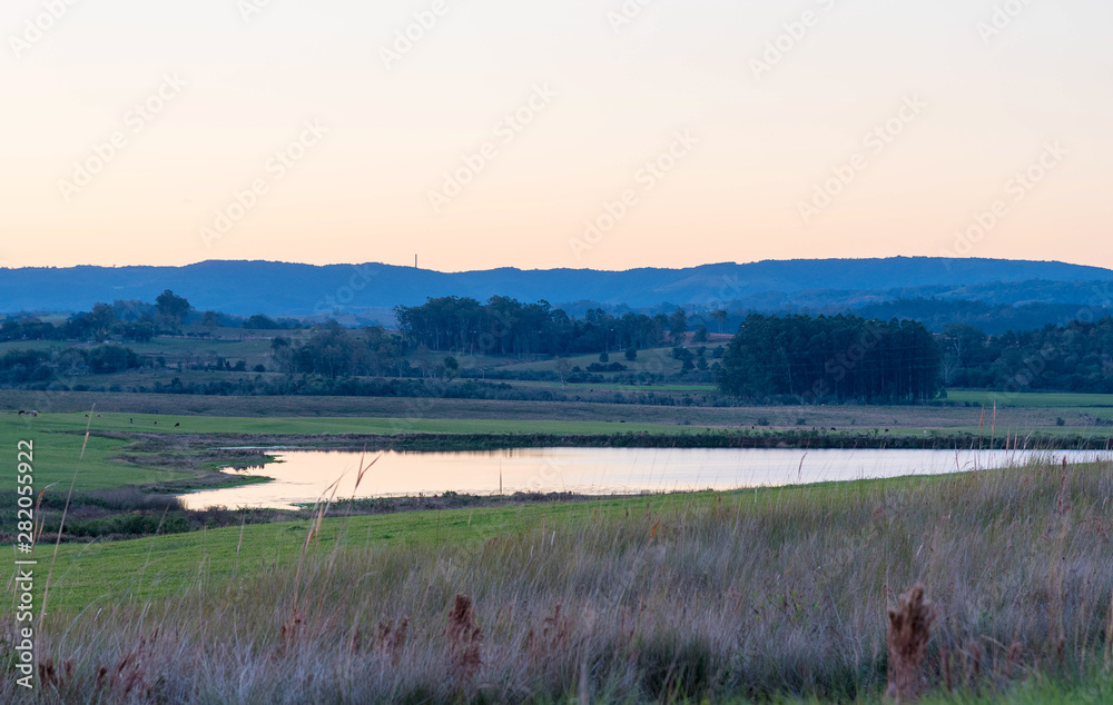 The lake and the horizon at the end of the afternoon