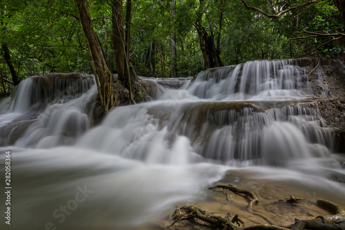 Fototapeta Naklejka Na Ścianę i Meble -  Waterfall that is a layer in Thailand