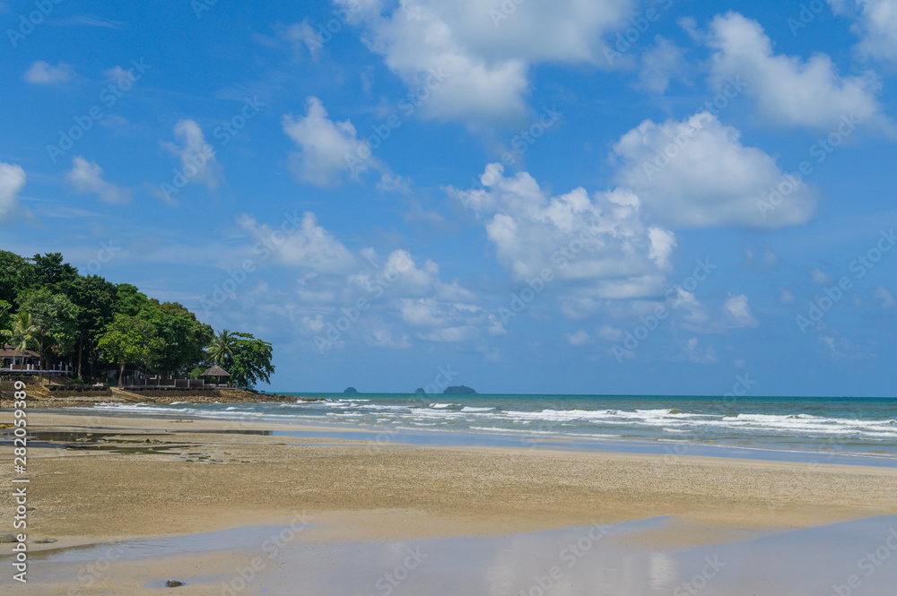 Obraz premium Sea with islands and sky
