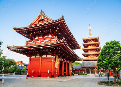 浅草寺 宝蔵門と五重塔