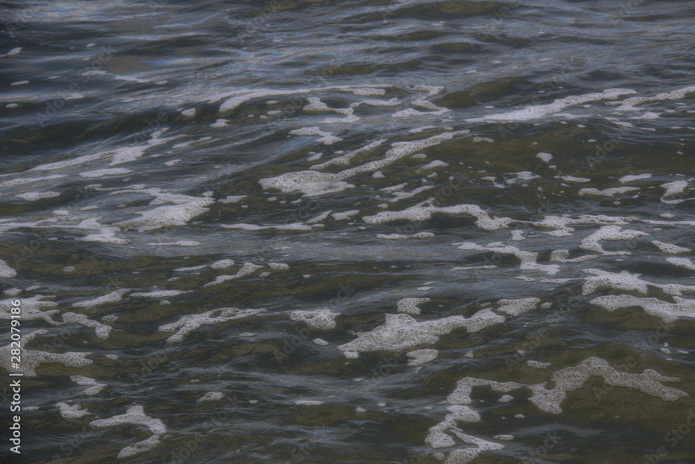 Fototapeta premium waves on the beach close up