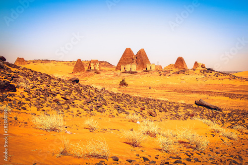 Sudan  Italian Tours  Pyramiden von Meroe