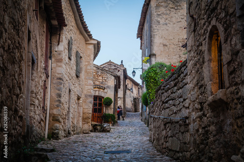 Fototapeta Naklejka Na Ścianę i Meble -  In the streets of Lacoste in Provence