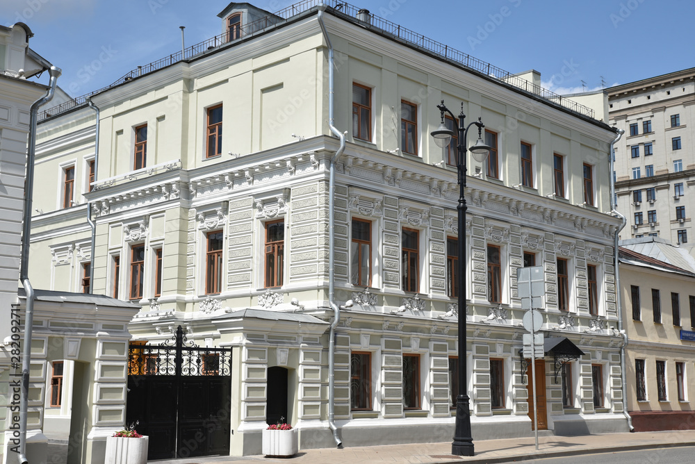 Immeuble ancien classique à Moscou, Russie