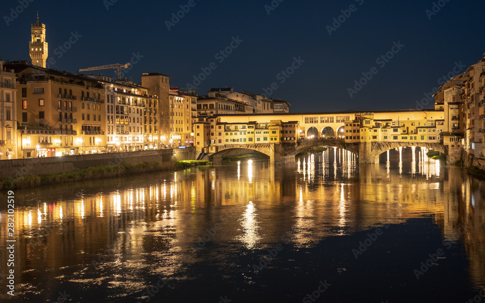 Ponte Vecchio at night. Florence, Italy