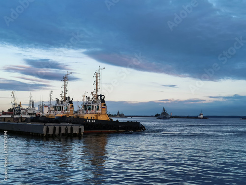 Kronstadt, Russian - July 23, 2019: view of the warships of the navy of Russia in the bay of Kronstadt © Nataliya
