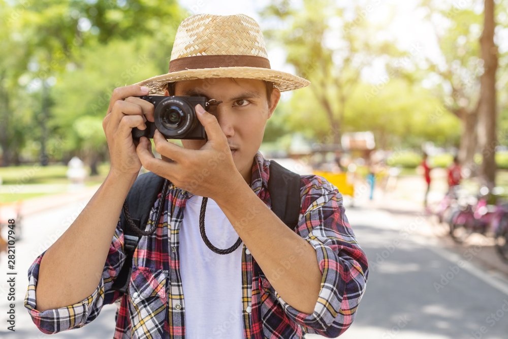 Obraz premium Asian tourist man in Sukhothai historical park, Thailand
