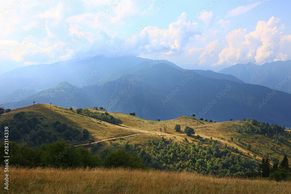 Landschaft mit Bergen in Italien