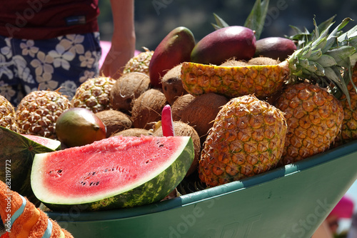 Assortiment de fruits tropicaux photo