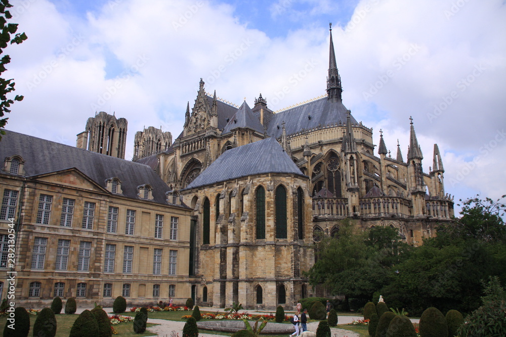 la cathédrale de Reims vue de derrière