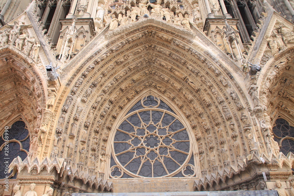 tympan et voussure à la cathédrale de Reims