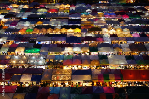 タイのナイトマーケット: Night market in Thailand