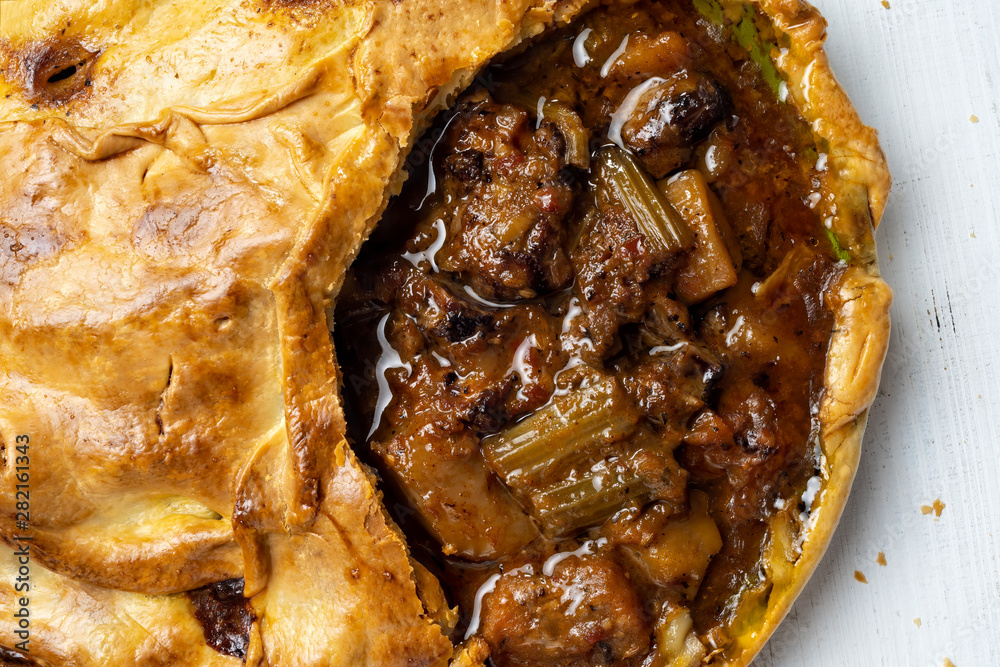 traditional english beef pie