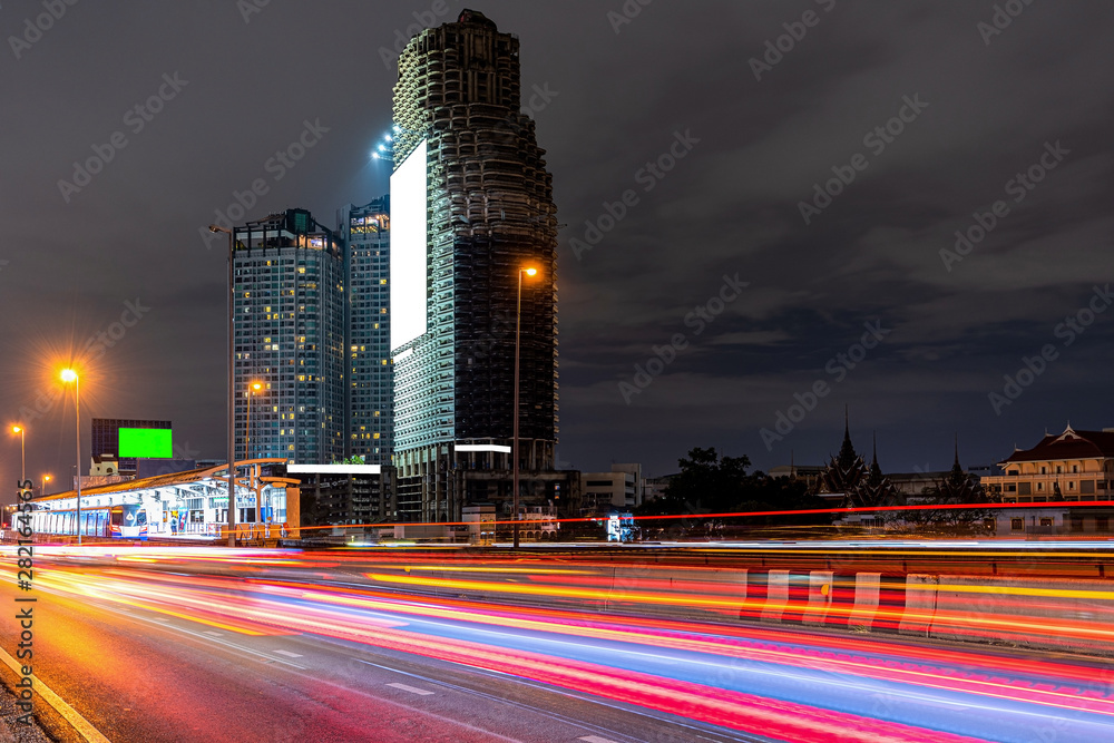 Obraz premium Street traffic city at night and BTS