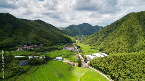 Foto Aerial photo shows rural pastoral scenery of ningguo city, xuancheng city, anhui