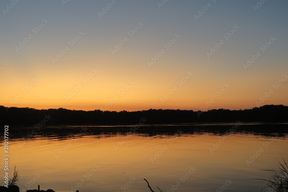 Fototapeta premium sunset sky over lake