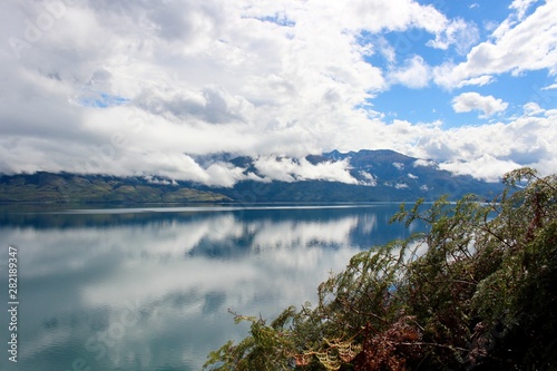 Fototapeta Naklejka Na Ścianę i Meble -  Land of the Long White Cloud - Lake Wanaka, Otago, Aotearoa