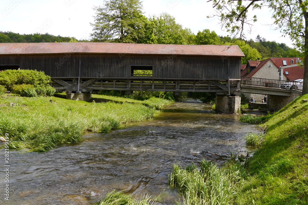 Holzbrücke mit Dach in Buchfart Holzbrücke mit Dach in Buchfart