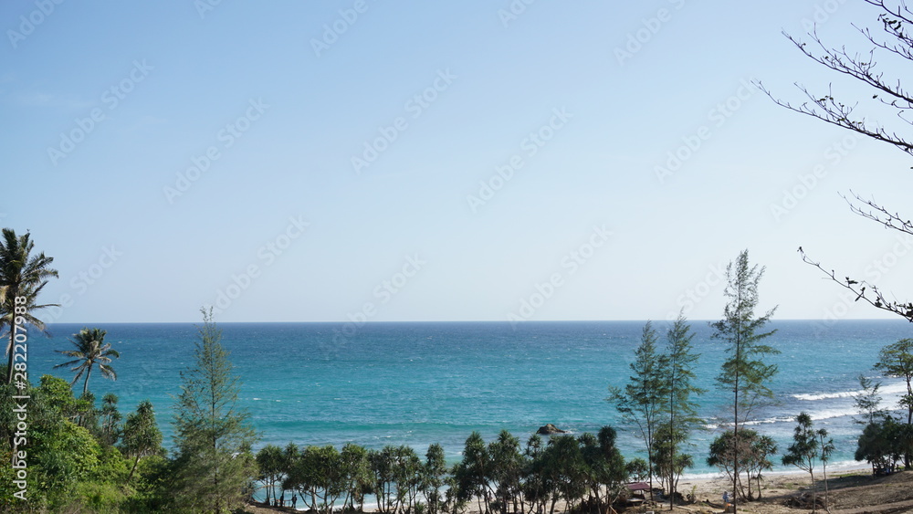 Fototapeta premium the edge of the island and the sand beach