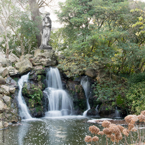 Cascade du jardin public photo