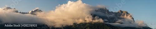 Wilder Kaiser Panorama mit vielen Wolken © lexpixelart
