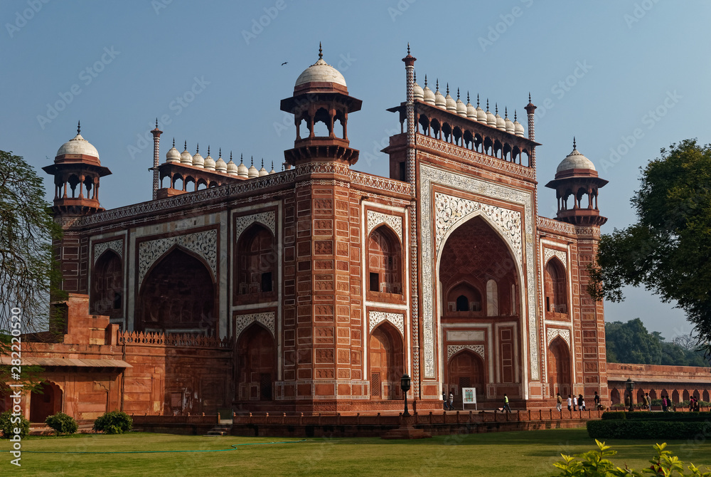 Main entrance gateway to the Taj Mahal or Darwaza-e-Rauza