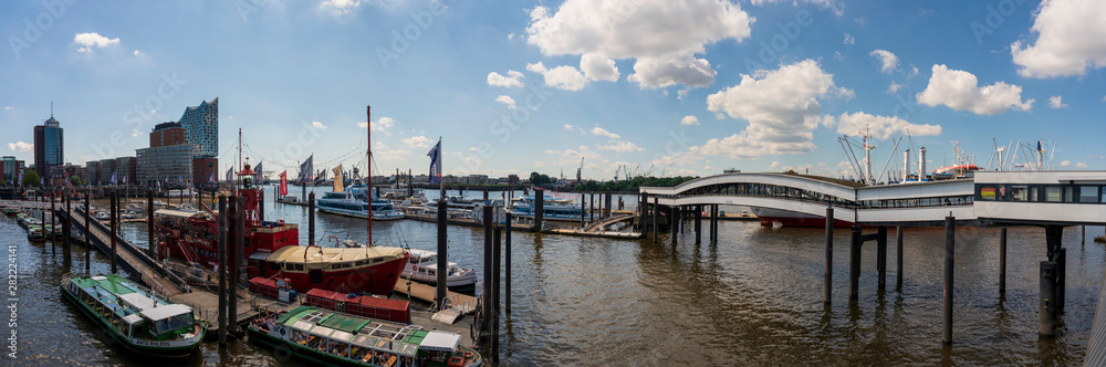 Fototapeta premium Hamburg Hafen Panorama
