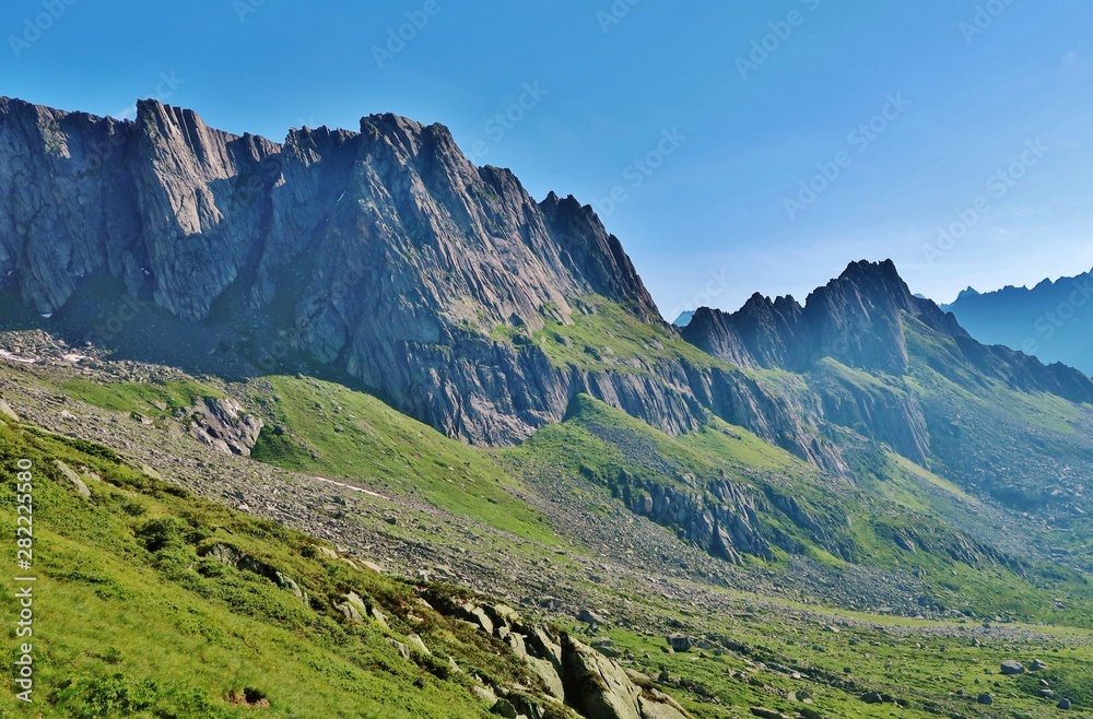 Fototapeta premium Bergwelt bei Göschenen, Kanton Uri, Schweiz