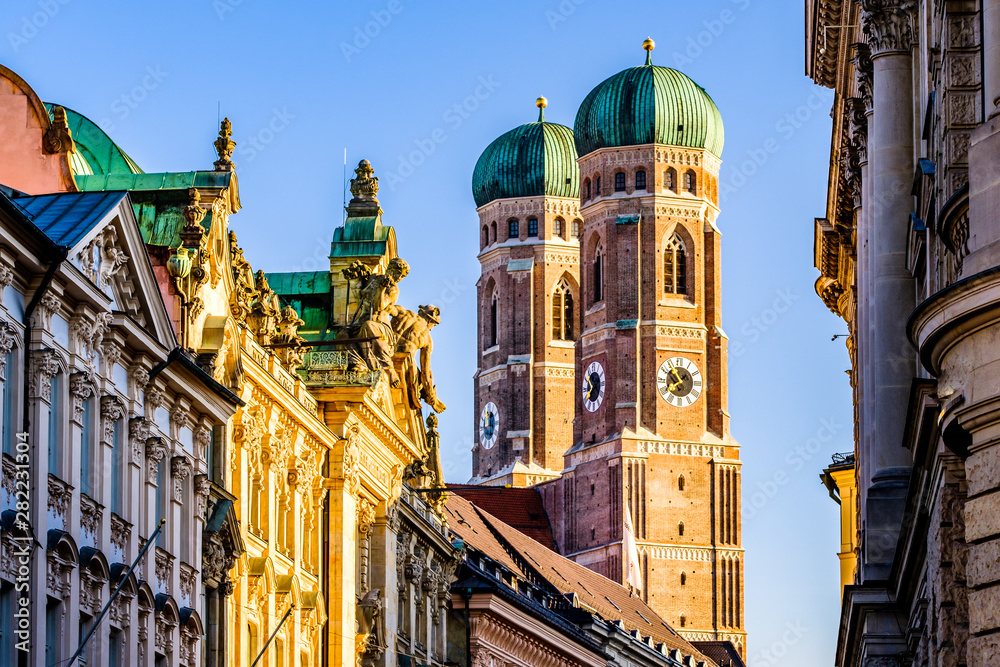 Fototapeta premium Famous Munich Cathedral - Liebfrauenkirche