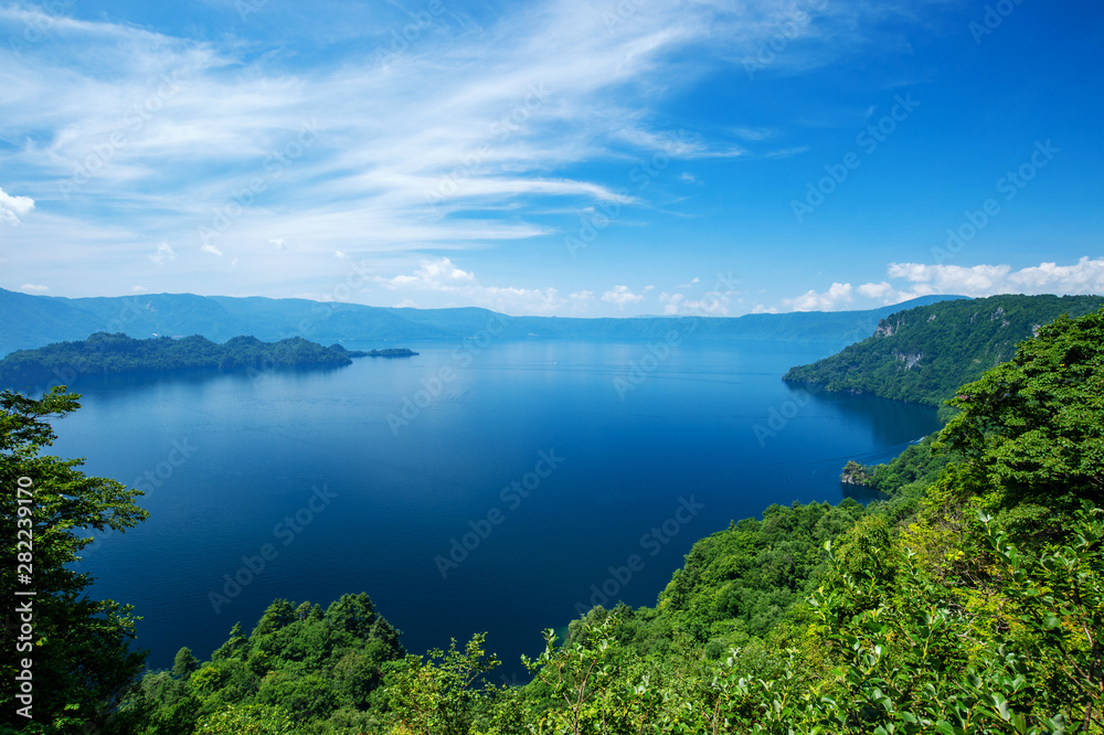 【青森県十和田湖】夏の十和田湖：瞰湖台から眺める十和田湖は深呼吸したくなる開放的な大パノラマ
