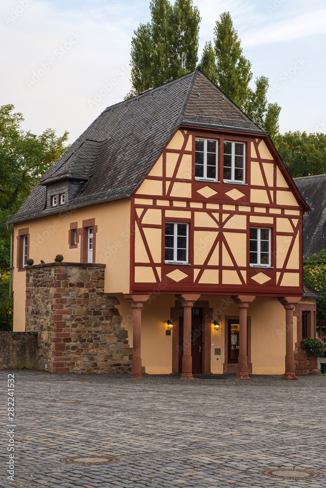 Fachwerkhaus bei Schloss Vollrads im Rheingau/Deutschland