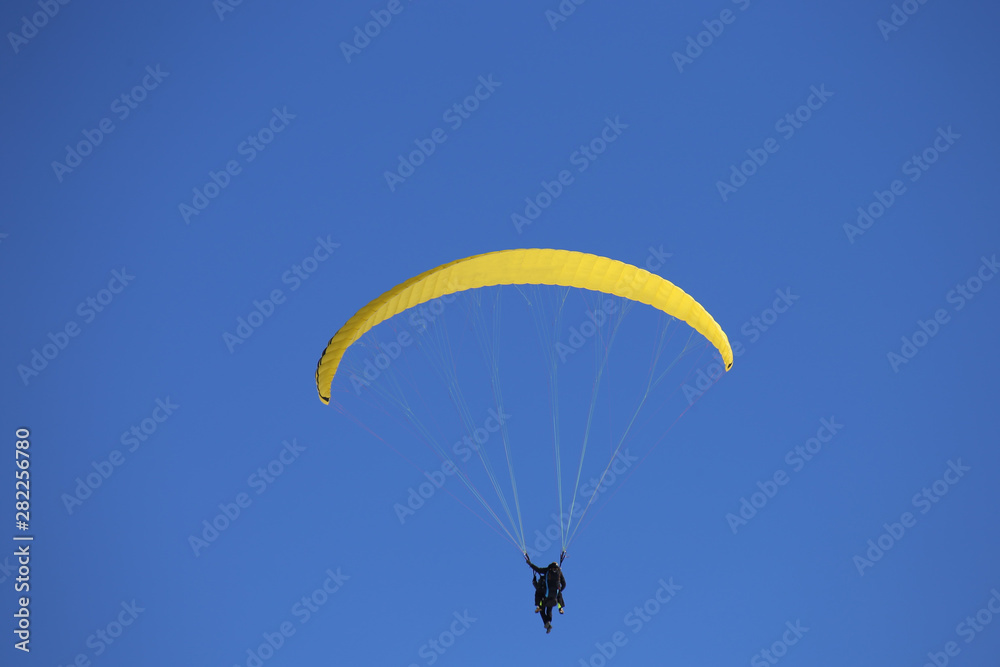 Gleitschirmflieger Tandemflug Gleitschirmflieger Tandemflug