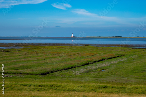 Landschaft mit Leuchtturm an der Nordsee