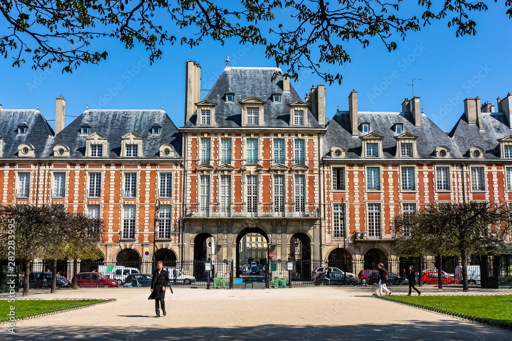 Obraz premium Paris old buildings