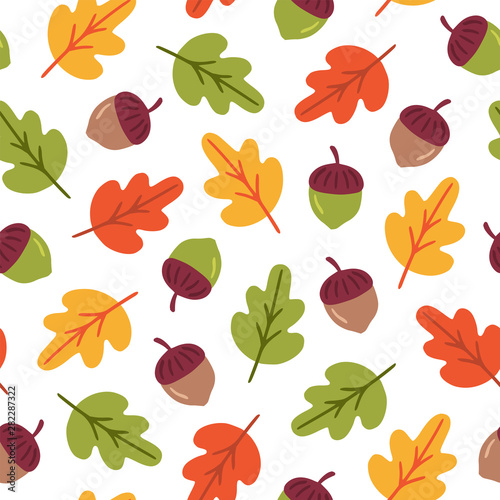 Seamless pattern with oak leaves and acorns on white background.
