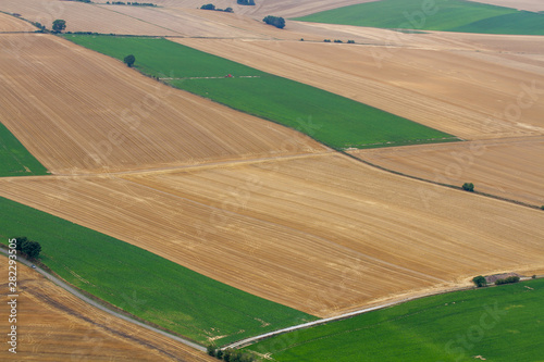 vue aérienne de plusieurs champs