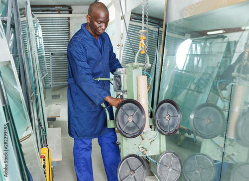 Worker using vacuum glass lifter