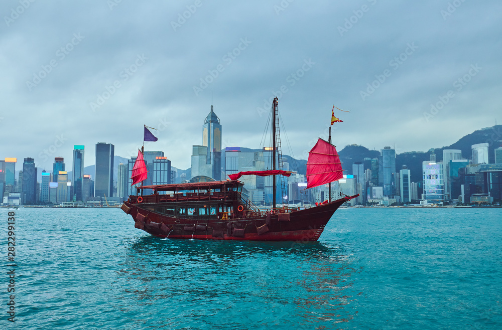 Obraz premium Old ship in Victoria Harbor. Hong Kong