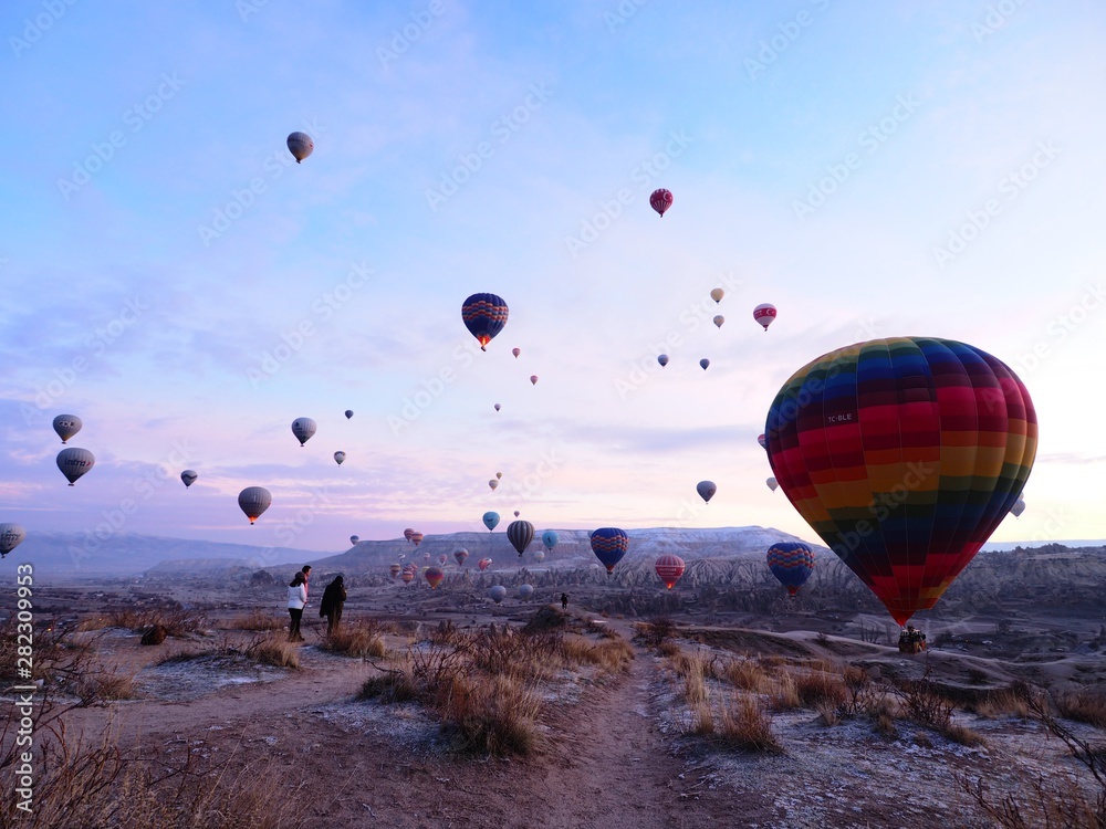 Naklejka premium Cappadocia hot air balloon view in dawn, Turkey
