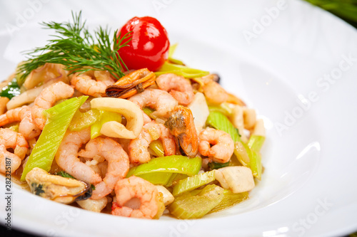 shrimps with celery